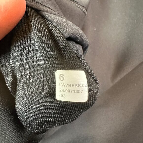 Lululemon All Black Biker 6 Inch Shorts Women's Size 6 - Workout / Yoga - Picture 3 of 4